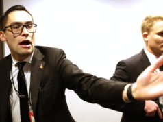 La polizia assicura la cena ai corrispondenti di WH dopo la sparatoria