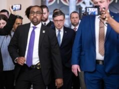 House termina una chiusura record di 76 giorni: la guerra sui finanziamenti all’ICE è appena iniziata