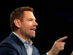 Oltre 50 ex membri dello staff di Eric Swalwell chiedono le sue dimissioni