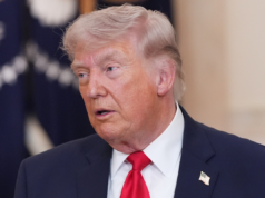 L’indice di approvazione di Donald Trump scende a un nuovo minimo su tre questioni principali