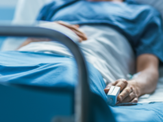 Un uomo alla disperata ricerca di un trapianto di rene: poi interviene un collega che non aveva mai incontrato