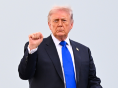 L’indice di approvazione economica di Donald Trump crolla al nuovo minimo storico: sondaggio