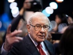 Warren Buffett lancia un avvertimento sulla valuta statunitense