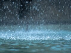 Avviso emesso mentre la città batte il record di precipitazioni di 77 anni