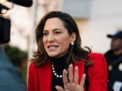 Salazar suggerisce ai repubblicani di approvare l’amnistia per dimostrare che non sono razzisti