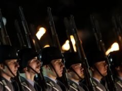 I maschi in età militare devono chiedere il permesso per lasciare il Paese