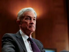 La Fed lascia invariati i tassi di interesse, affermando che l’economia si sta espandendo a un ritmo sostenuto