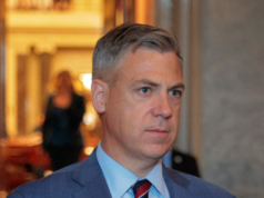 Il senatore Jim Banks blocca la risoluzione di Bob Mueller, “chiaro colpo politico” contro Trump