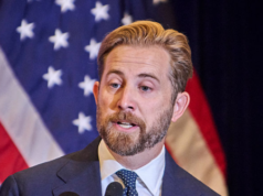 Il caso della cittadinanza per diritto di nascita chiede se gli stranieri illegali contano come il resto di noi