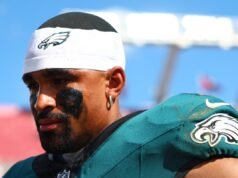 Jalen degli Eagles ferisce il colpo con l’insulto finale dell’ex star dei Buccaneers