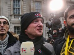 Tommy Robinson rivela la condanna a morte dell’Isis contro di lui