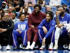 Joel Embiid reagisce alla vittoria dei 76ers in Gara 2 sui Celtics