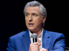 Il governatore Newsom ha speso 1 miliardo di dollari per importare altri 400.000 migranti illegali