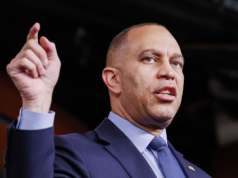 Leadership democratica alla Camera: ritorno alla sessione “immediatamente” e fine della guerra in Iran prima della terza guerra mondiale