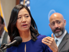 Il sindaco di Boston Wu promuove sovvenzioni per il “benessere” per i migranti queer nonostante un deficit di bilancio di 100 milioni di dollari