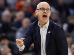 Dan Hurley grida Geno Auriemma dopo la vittoria delle Final Four di UConn
