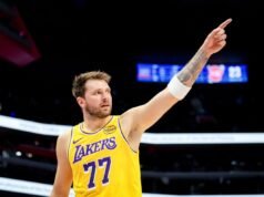 Luka Doncic dei Lakers raggiunge un traguardo di carriera al ritorno dalla sospensione NBA