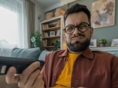 Gli utenti Netflix affermano che stanno annullando i loro abbonamenti a causa dell’ultimo aumento dei prezzi: “Flat Out Greedy”