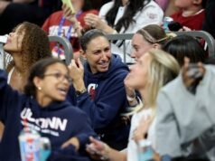 Diana Taurasi reagisce all’acceso incidente di Geno Auriemma con Dawn Staley