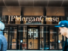 Dirigente della JPMorgan, dipendente giovane maschio abusato sessualmente e drogato