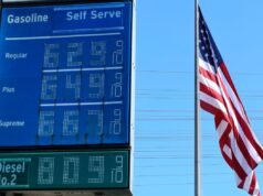 Agli americani viene detto di guidare meno mentre i prezzi della benzina salgono