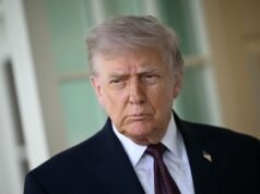 Donald Trump risponde ai critici del MAGA come Alex Jones