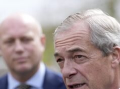 Nigel Farage rivela che la sua casa è stata presa di mira da un attacco con bombe incendiarie