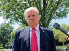 Alex Jones accusa Trump di sabotare le elezioni di medio termine