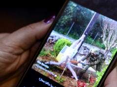 Soldato israeliano fotografato mentre prendeva un martello contro la statua di Gesù in Libano, l’IDF condanna