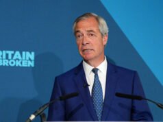 Farage: “L’indottrinamento nelle moschee” spinge l’ondata di antisemitismo non britannico, mentre il governo non fa nulla