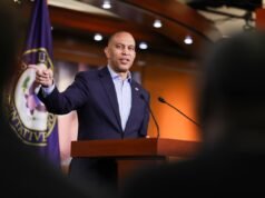 Jeffries prende di mira il GOP della Florida con un avvertimento sulla riorganizzazione distrettuale dopo la vittoria della Virginia