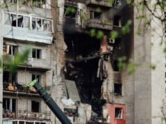 Attacchi russi uccidono cinque persone e ne feriscono più di 30 nel Dnipro in Ucraina