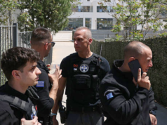 La polizia arresta un uomo armato di 89 anni per la sparatoria all’ufficio della previdenza sociale di Atene