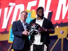 Kayden McDonald dell’Ohio State scoppia in lacrime dopo che i texani lo hanno scelto