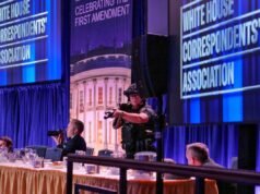 I complotti messi in scena da Trump per le sparatorie devono essere fermati | Opinione