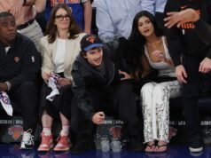 Mike Tirico diventa virale per l’errore di Tina Fey durante i Knicks vs. Hawks