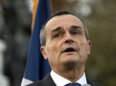 L’ex ambasciatore francese afferma che Trump cercherà di “truccare” le elezioni di medio termine