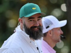 I fan di Augusta non sono contenti delle stranezze di Jason Kelce al Masters