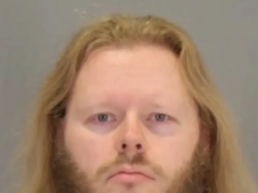 Insegnante della scuola media del Nebraska accusato di creare pornografia infantile basata sull’intelligenza artificiale sul posto di lavoro