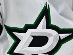 Le star di Dallas vietano un fan presumibilmente collegato al saluto nazista