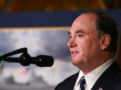 Il Pentagono afferma che il segretario della Marina John Phelan lascia l’amministrazione Trump