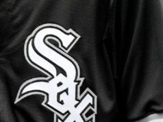 Il cantante dell’inno dei White Sox crolla sul campo e viene portato in ospedale