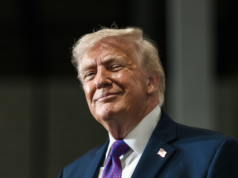 Trump descrive la storica operazione di salvataggio di un aviatore americano in Iran: “Dio ci stava guardando”