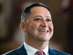 Tony Gonzales ha chiesto all’aiutante della campagna foto di nudo e sesso