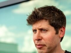 Un uomo ha lanciato una bottiglia molotov a casa di Sam Altman e ha minacciato di bruciare il quartier generale di OpenAI