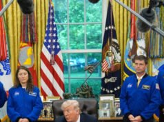 Trump ospita l’equipaggio di Artemis II alla Casa Bianca settimane dopo il giro della Luna