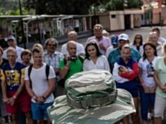 Turisti italiani denunciano presunte estorsioni ai posti di blocco della polizia venezuelana