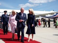 Aggiornamenti in tempo reale sulla politica americana: re Carlo e la regina Camilla arrivano a Washington per una visita di stato; Il presunto uomo armato Cole Allen in tribunale accusato di aver tentato di assassinare Trump