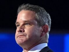 Quale democrazia? Adam Kinzinger arrestato mentre tentava di cancellare i seggi repubblicani in Virginia