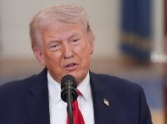 Trump afferma che l’Iran ha 48 ore per concludere un accordo mentre continua la ricerca del pilota statunitense